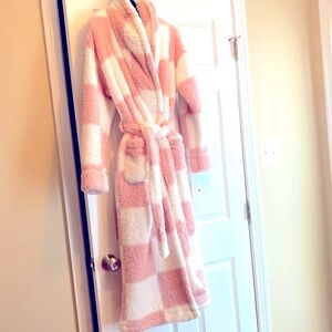 NWT sanctuary Cozy Pink and White Checkered Robe